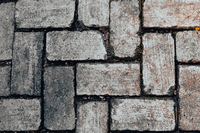 How to fix a loose paving slab